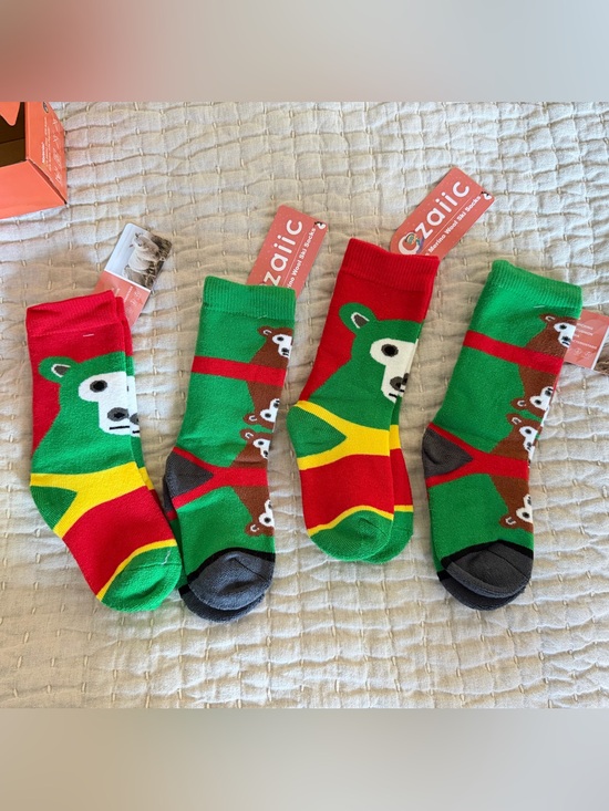 Other - Cazaiic Green & Red Bear Crew Socks (Set of 4)